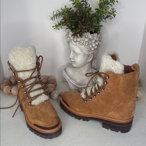 Marc Fisher LTD
Izzie Izzie Lugsole Ankle Boots Sz 7M - Picture 3 of 12